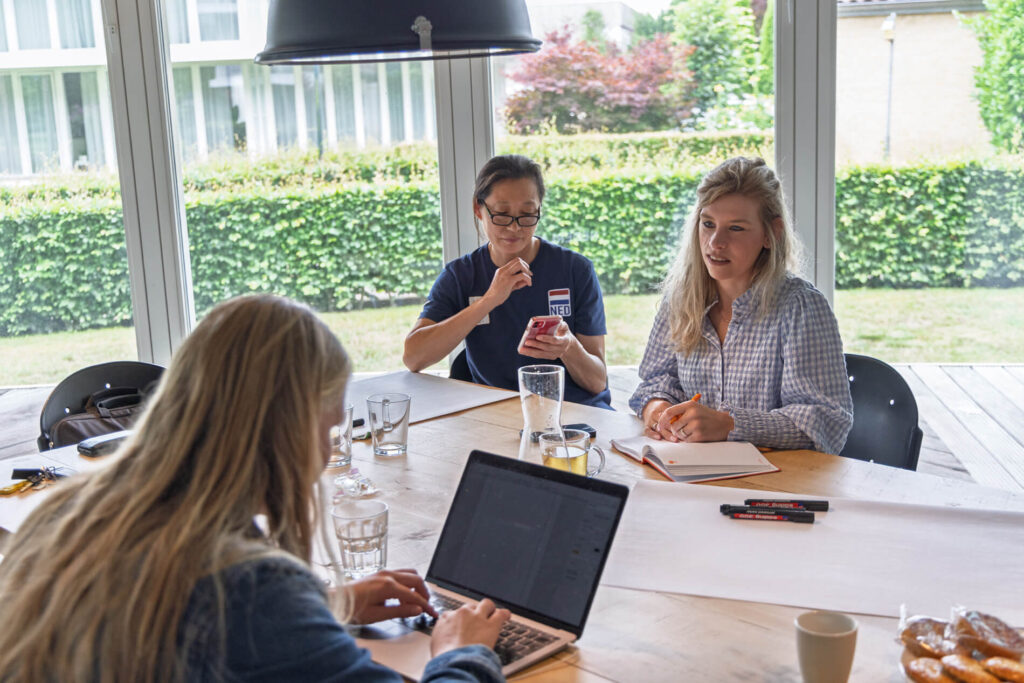 Rixt van der Horst tijdens meeting