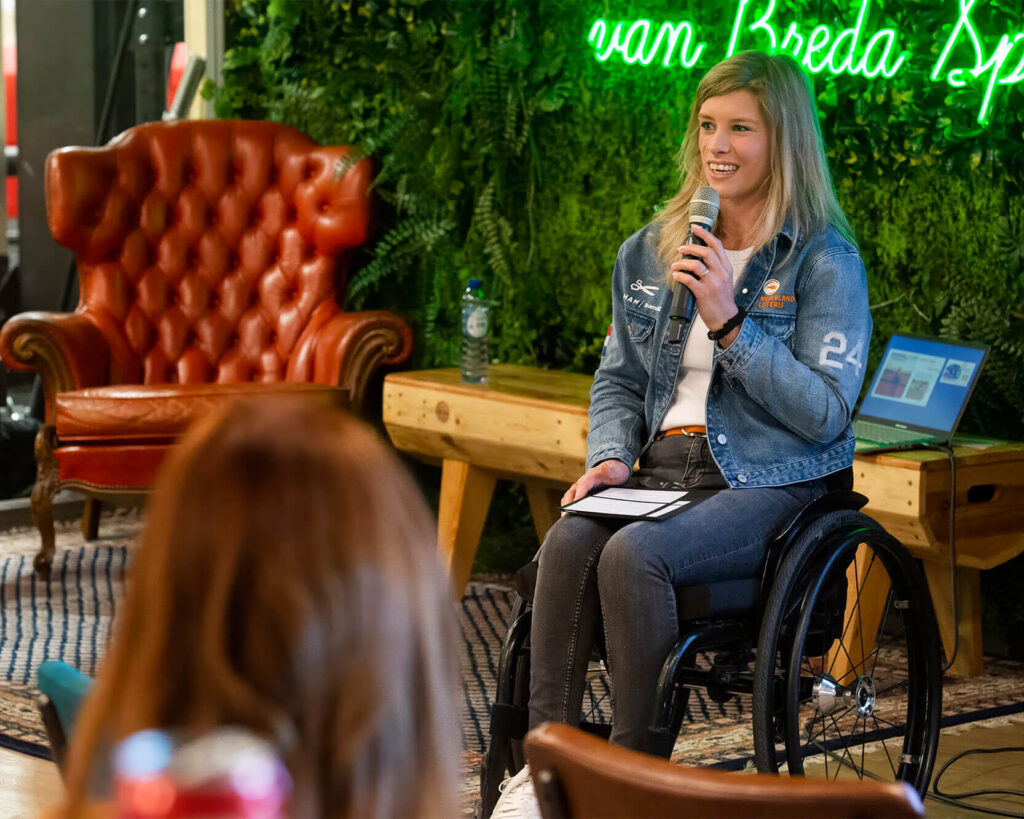 Rixt van der Horst tijdens lezing