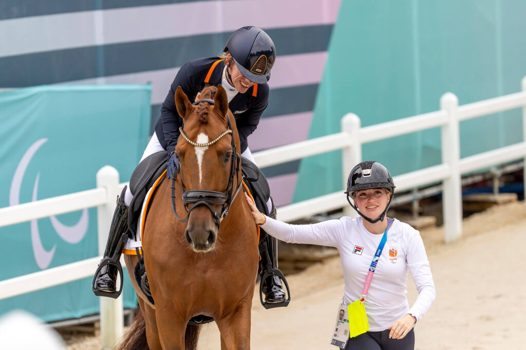 Rixt van der Horst met Lynn Dohmen in Parijs